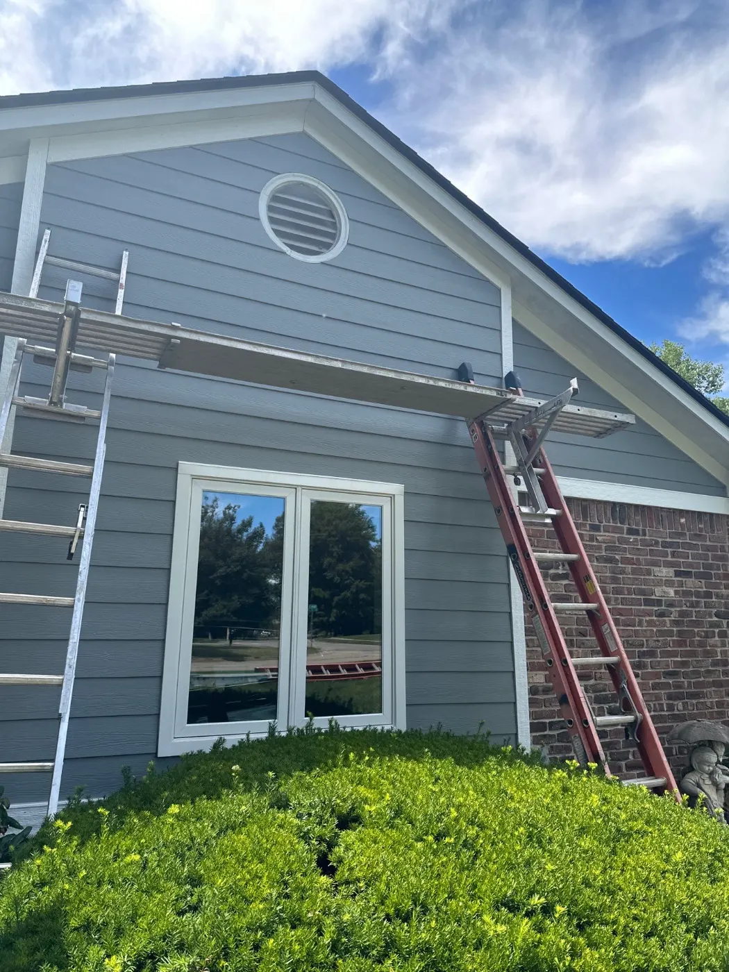 Fiber cement siding installed on a Oak Manor home