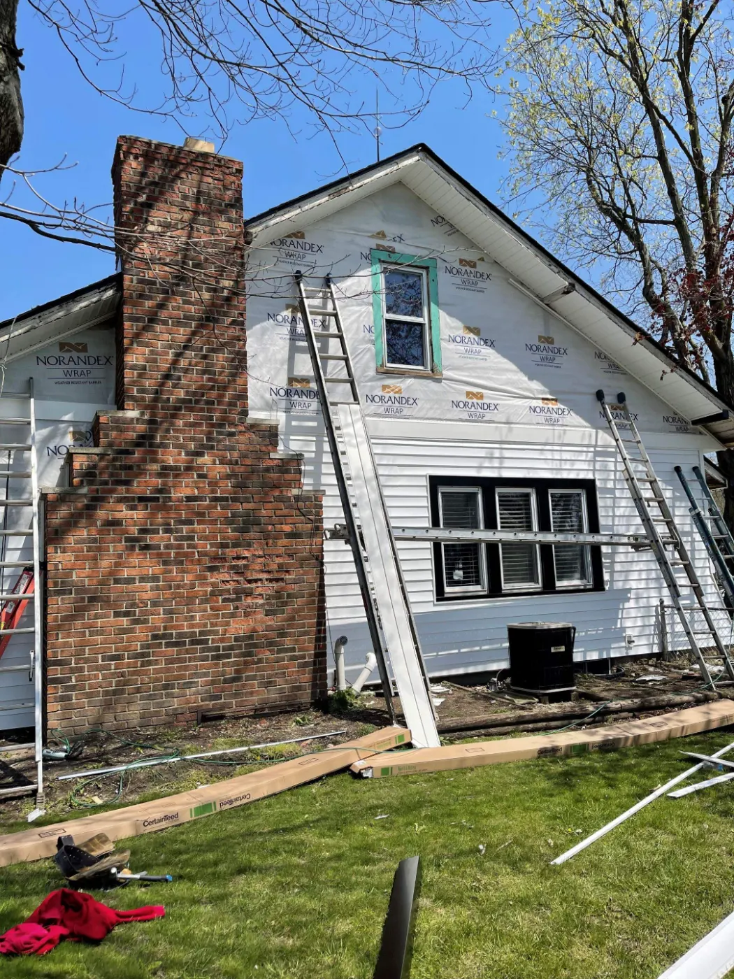 Vinyl siding replacement completed in Oak Manor